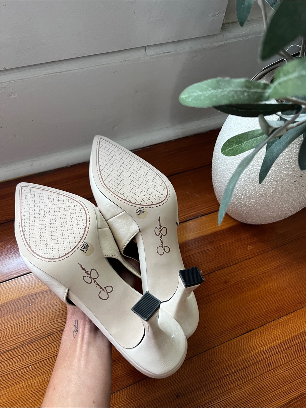 Jessica Simpson Cream Pointed Slingback Heels - Picture 3 of 3